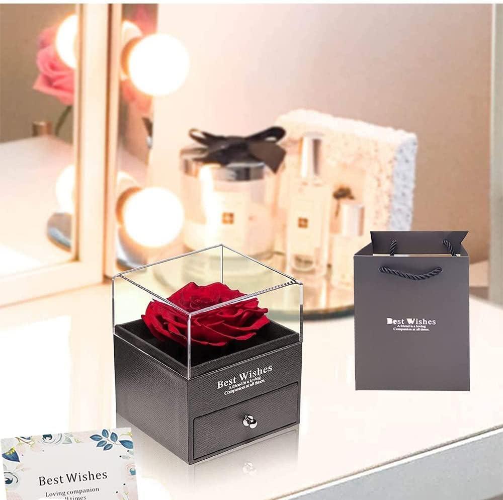Стабілізована троянда в подарунковій коробці з кулоном