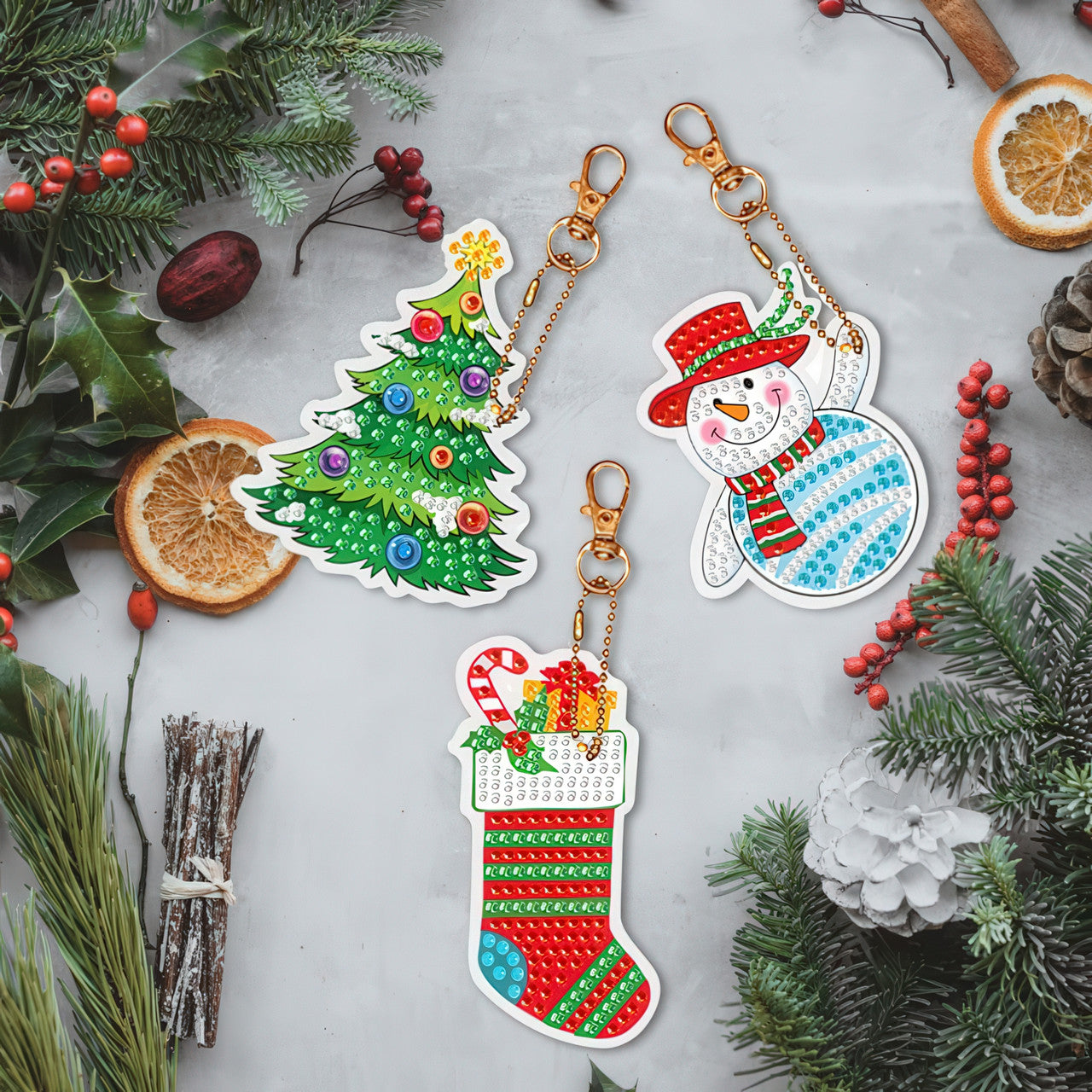 Алмазна мозаїка з набором 8 брелків-заготовок на новорічну та різдвяну тематику